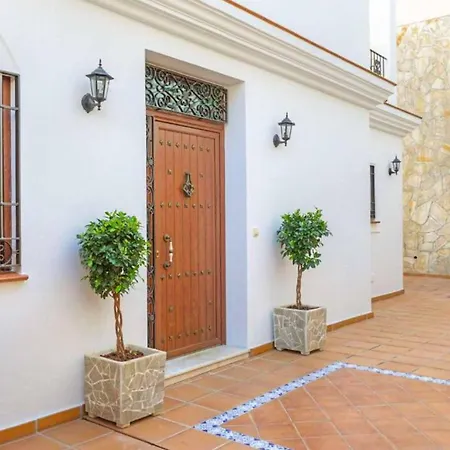 Lara Pinta Nerja
