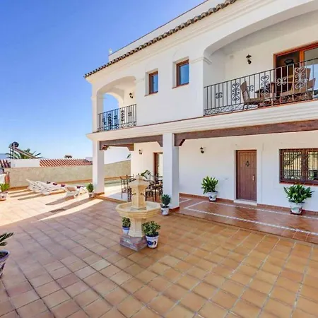 Lara Pinta Villa Nerja